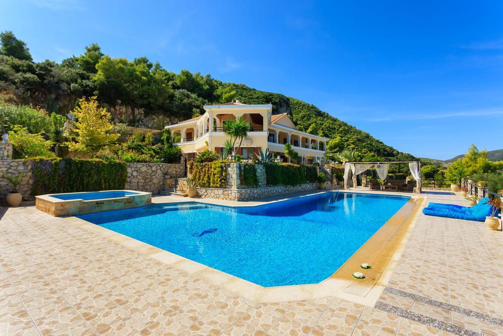 Villa Akros And Suites Keri Bagian luar foto