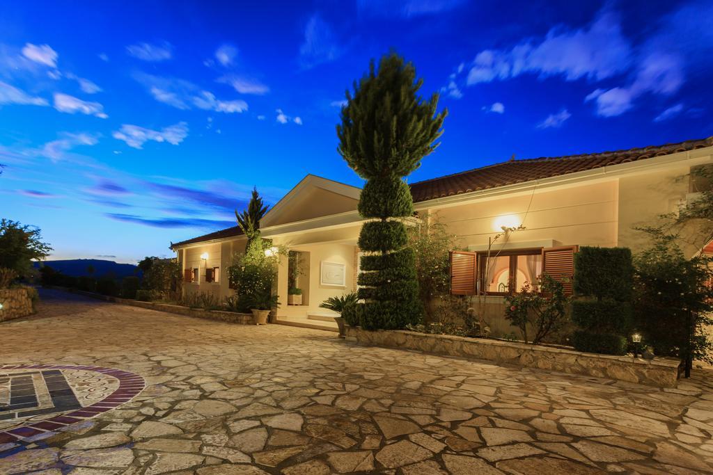 Villa Akros And Suites Keri Bagian luar foto