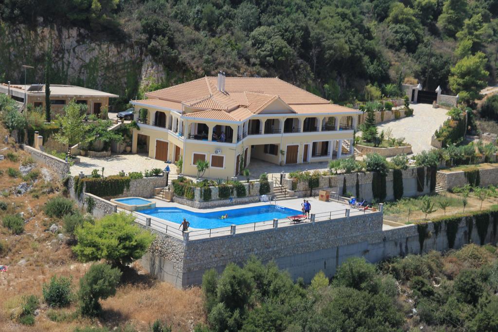 Villa Akros And Suites Keri Bagian luar foto